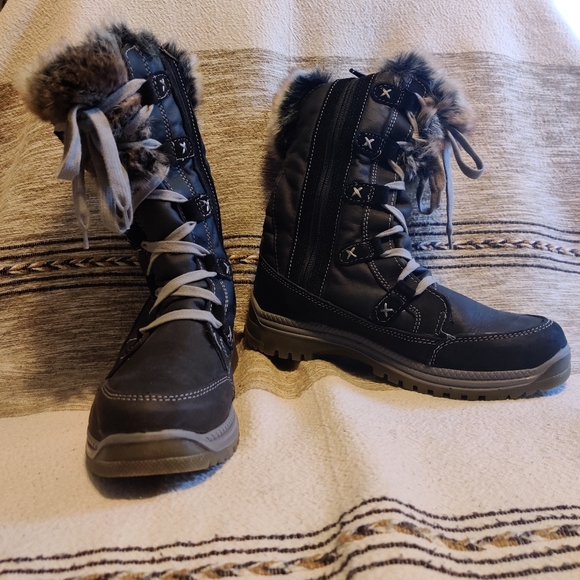 Santana Canada Boots with Faux Fur Top - Picture 1 of 16